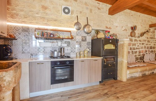 Modica House | A cottage decorated in country style with rustic details.