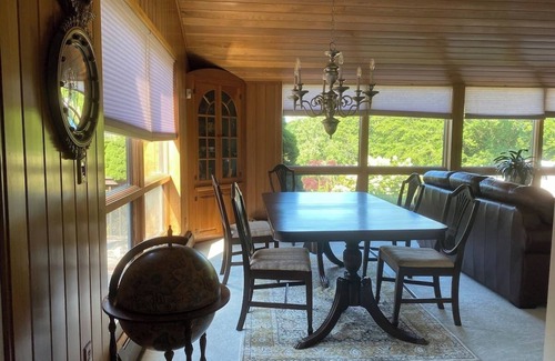 Tiverton House | A country setting with scenic water view.