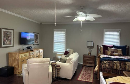 Greenville Apartment | A couples delight only minutes away from major attractions in Greenville.