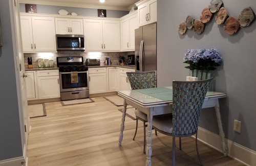 Woodstock Apartment | A Cove of Comfort and Relaxation in a Quiet Lake Community