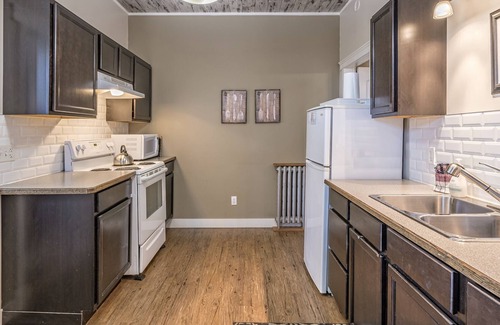 Vernon Apartment | A Cozy 1 Bed/1 Bath suite Situated in the Historical Carew House in Vernon