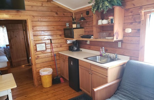 White Cabin | A cozy Cabin in the Laurel Highlands