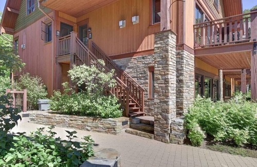 Mont-Tremblant Condo | A Cozy Chalet right at the Versant Soleil (Ski in/Ski out)