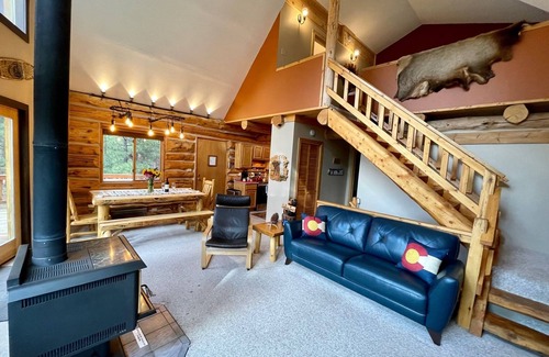 Hartsel Cabin | A cozy log cabin in the Rockies! Close to Buena Vista or daytrip to Breckenridge