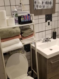 Williamsbridge Apartment | A cozy quiet place to be at peace