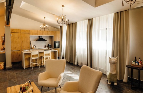 Stefanestii de Jos Villa | A cozy retreat and welcoming retreat in the middle of our Alpaca farm