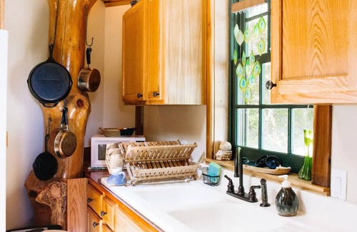 Nebo Apartment | A cozy, romantic cabin perfect for couples.nPets are always welcome, owners too!