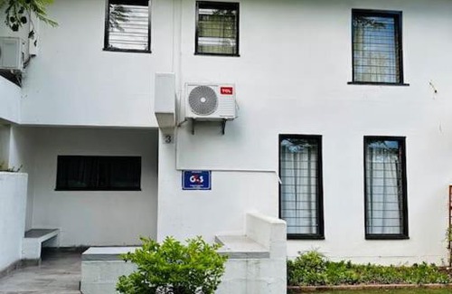 Gaborone Apartment | A Cozy Secure 2-Bed Apartment with a lovely garden