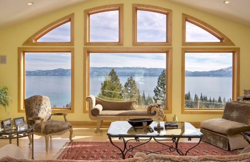 Tahoma Cabin | A craftsman with an extraordinary lake view!