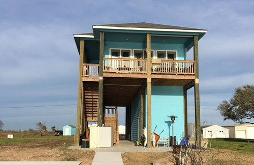 Cedar Lane House | A Day on the Bay Lodging on Caney Creek in Sargent Texas