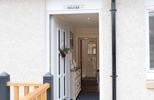 Broxburn House | A delightful 2 bedroom bungalow in Winchburgh.