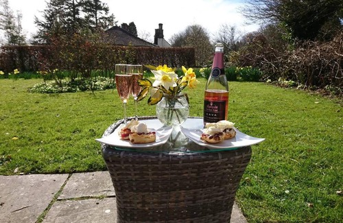 Gunnislake Apartment | A Delightful Barn in a Peaceful and Private Setting, Close to Dartmoor and the Beautiful Tamar Valley