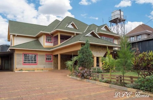 Ruiru Apartment | A deluxe suite in a luxurious suburban mansion