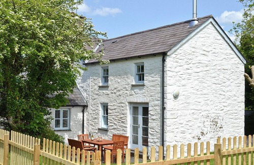 New Quay Cottage | A detached character cottage with beams, wood burner and enclosed garden.