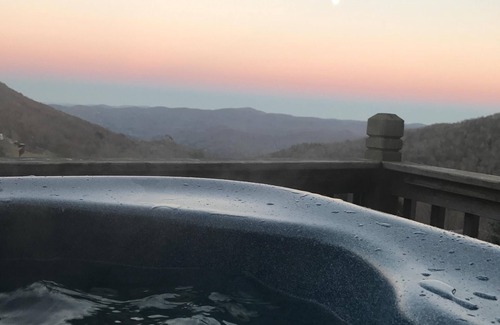 Seven Devils Ski Chalet | A dream Fall view that will take your breath away and leave you relaxing!