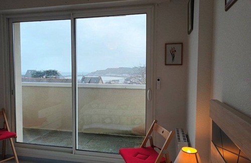 Erquy Apartment | A Erquy, à 400m de la Plage du Centre Offrant une vue en Hauteur du Port
