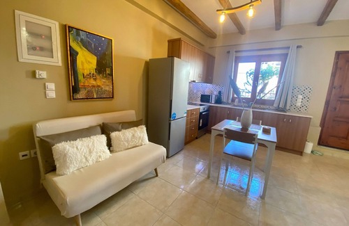 Kiparissia Apartment | A fairytale luxurious suite invites you for an unforgettable stay in Kyparissia