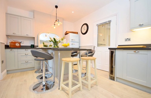 Westbourne Cottage | A family house that sleeps 8 guests in 4 bedrooms