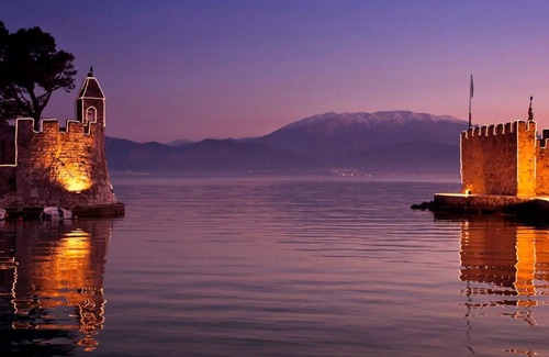 Nafpaktos Apartment | A few steps from Gribovo beach and a 2-minute walk from Psani beach. n