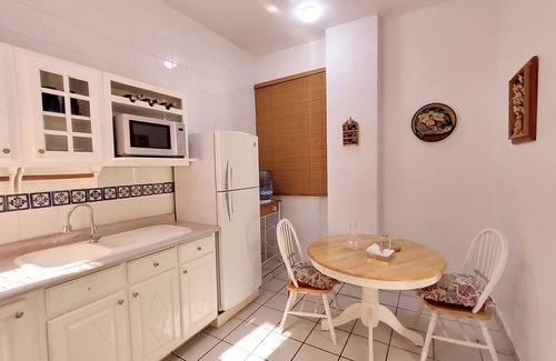 Zacatecas Centro Apartment | A few steps from the Cathedral. Very safe and centrally located. 300Mb WiFi with parking.
