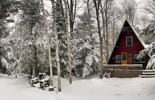 Sunapee Cabin | A-Frame Cabin in the Woods *Mins to Mt. Sunapee*