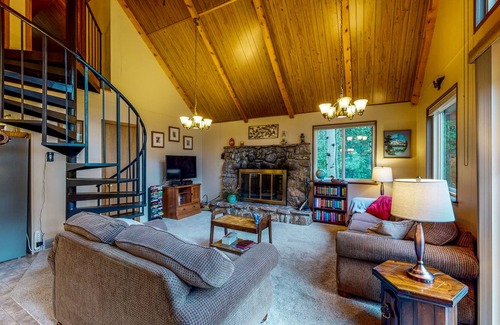 Bailey Cabin | A-Frame Cabin next to Stream on 3 Acres - Dogs OK