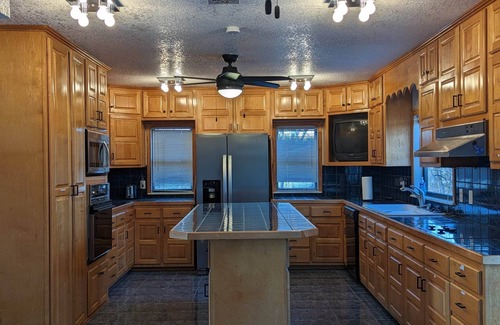 Kingston Cottage | A Frame Cottage on 3 Acres at Beautiful Lake Texoma