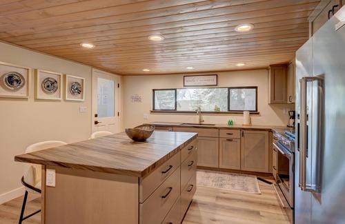 Ridgewood House | A-frame home w/large deck, game room, wood fireplace & near the lake - dogs ok