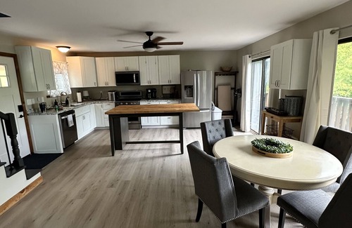 Lancaster Cabin | A-frame house (.3 miles) to Center Hill Marina