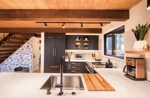 Truckee House | A-Frame of Mind by Tahoe Getaways - Pet-Friendly 2 BR 1 BA with Pool Table