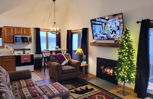 Argyle House | “A-frame of mind”- cozy cottage get-away on Cossayuna Lake