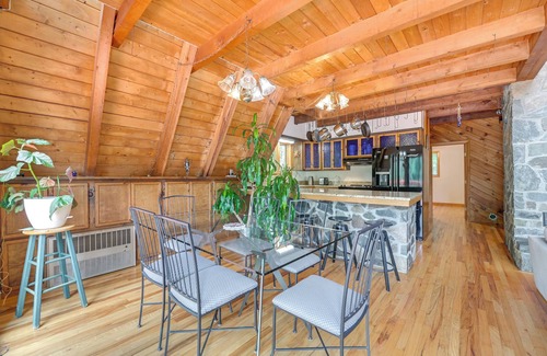 Town of Grafton House | A-Frame Retreat: Next to Grafton Lakes St Park