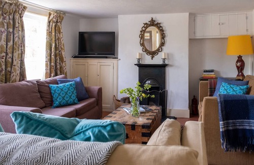 New Forest District Cottage | A fun, quirky house. 1.5km walk to the beach