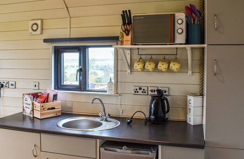 Lampeter Cottage | A fabulous pod sat in 115 acres of farmland with private hot tub.