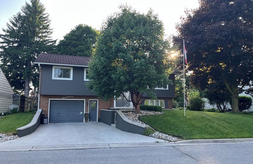 Tillsonburg Apartment | A Generational home that feels likenYour home away from home.