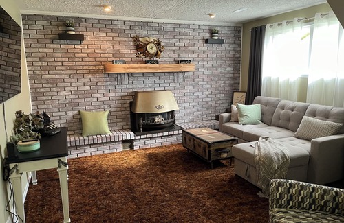 Tillsonburg Apartment | A Generational home that feels likenYour home away from home.