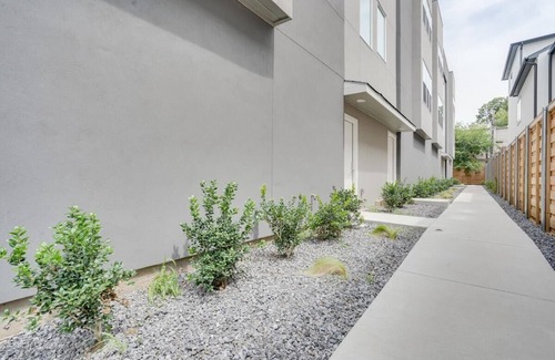Oak Lawn House | A Gilbert · Driem House |Chic | Highland Park Adjacent