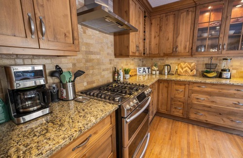 Cougar Creek House | A GORGEOUS DETACHED FAMILY HOME ON THE SUNNY SIDE OF CANMORE!n