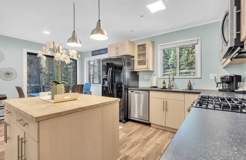 Tahoe Paradise House | A great 2 bedrooms/2 baths house away from the crowd but yet perfect location