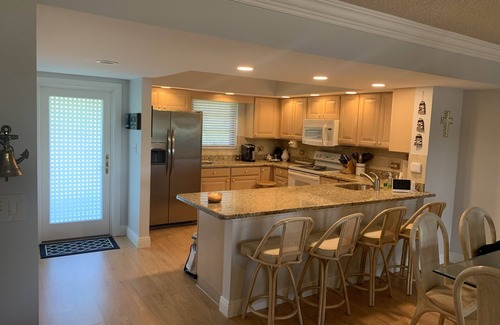 Islamorada Condo | A Great Place! Spacious 2/2 retreat with ocean views in the heart of the Keys.