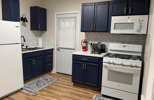 Geneva House | A great stay, close to Spire, GOTL, & Wineries.King Bed!