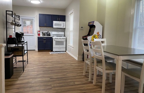 Geneva House | A great stay, close to Spire, GOTL, & Wineries.King Bed!