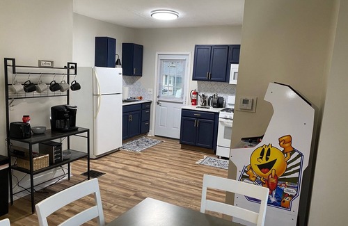Geneva House | A great stay, close to Spire, GOTL, & Wineries.King Bed!