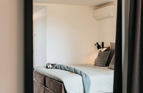 Vilt Bed & Breakfast | A Green Oasis, Inspired by Nature. Quarto Verde offers generous space.