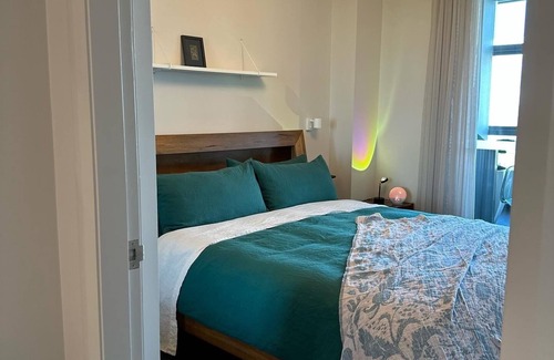 Sydney Olympic Park Apartment | A Green Sanctuary in Center! Vivien's Home in Sydney Olympic Park
