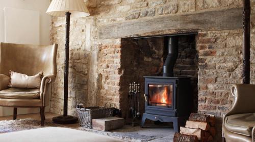 King's Stanley House | A handsome large 9 bedroom 17th Century village house moments from The Cotswold Way offering modern luxury in a peaceful location