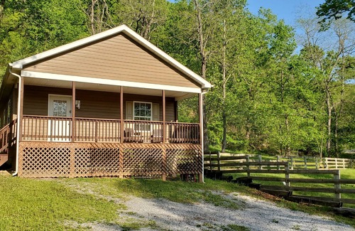 Luray Cottage | A HAPPY PLACE-River access,beautiful views only 15 minutes to town