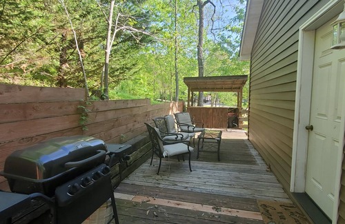 Luray Cottage | A HAPPY PLACE-River access,beautiful views only 15 minutes to town