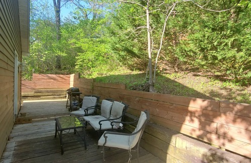 Luray Cottage | A HAPPY PLACE-River access,beautiful views only 15 minutes to town