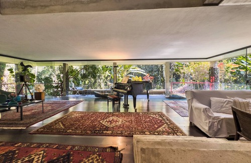 Carapicuiba House | A Haven of Inspiration in Granja Viana